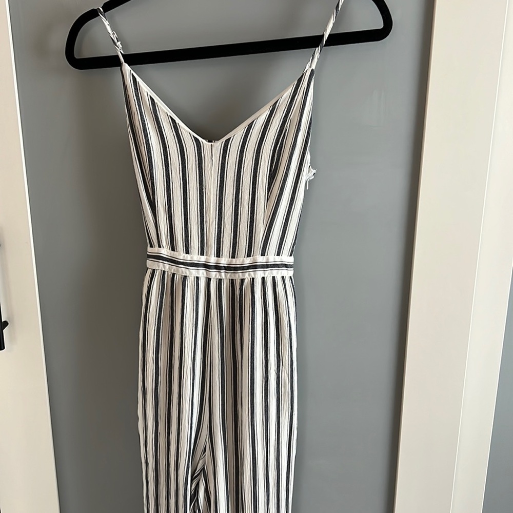 Like New! American Eagle jumpsuit, size small